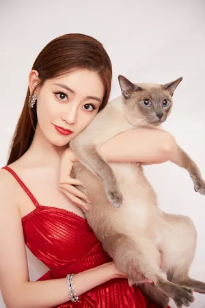 祝绪丹红裙精致迷人写真图片_4