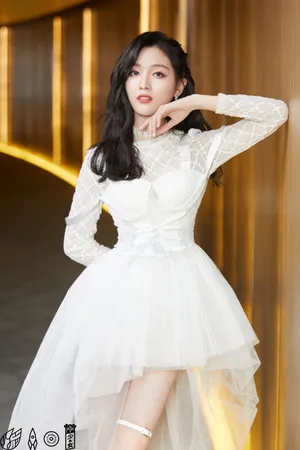 火箭少女101女团灵动优雅写真图片_1
