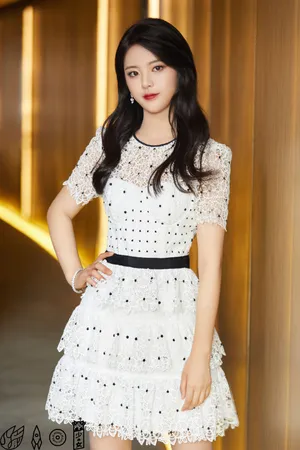 火箭少女101女团灵动优雅写真图片_2