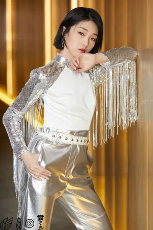 火箭少女101女团灵动优雅写真图片_4
