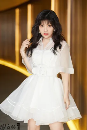 火箭少女101女团灵动优雅写真图片_5