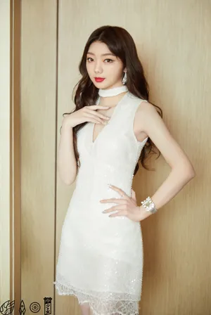 火箭少女101女团灵动优雅写真图片_8