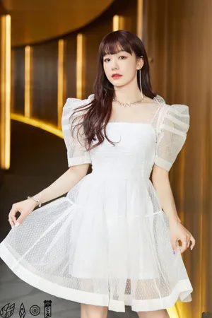 火箭少女101女团灵动优雅写真图片_9