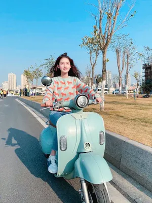 李沁丸子头元气街拍照图片_2