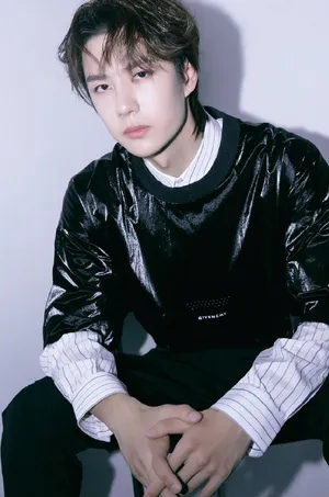 王一博酷帅撩人写真图片