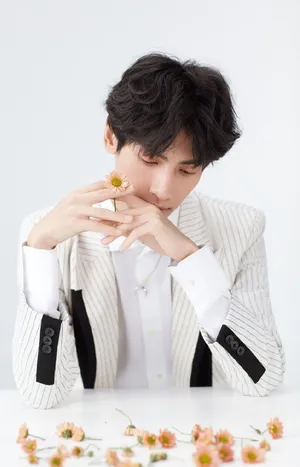 罗云熙儒雅帅气写真图片_3