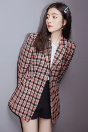 李兰迪格纹衫甜美写真图片_3