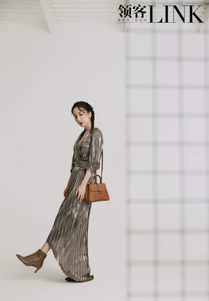 娄艺潇时尚妩媚写真大片