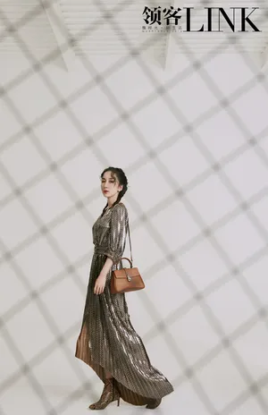 娄艺潇时尚妩媚写真大片_2