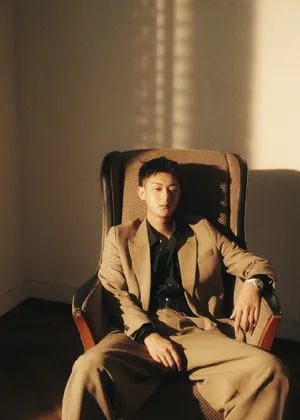 黄子韬儒雅气质帅气写真图片