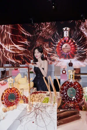 秦岚优雅性感品牌活动图片