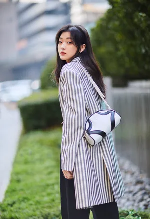 孙千清秀甜美街拍图片_3