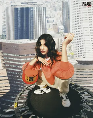 林允云朵卷发甜美写真图片_3