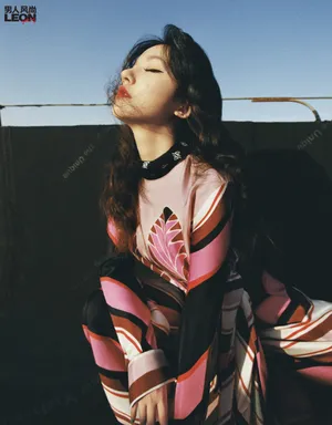 林允云朵卷发甜美写真图片_4