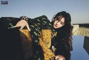 林允云朵卷发甜美写真图片_11