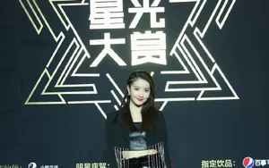 赖雨濛皮裙酷美写图片_3