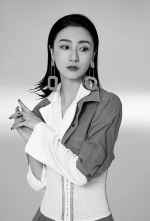 叶青时尚摩登黑白写真图片