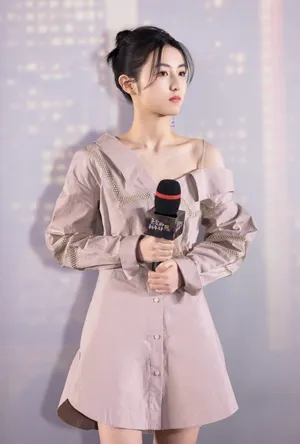张子枫《亲爱的新年好》发布会图片_2