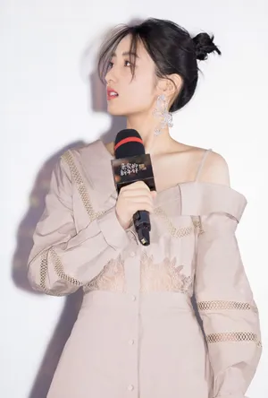 张子枫《亲爱的新年好》发布会图片_3