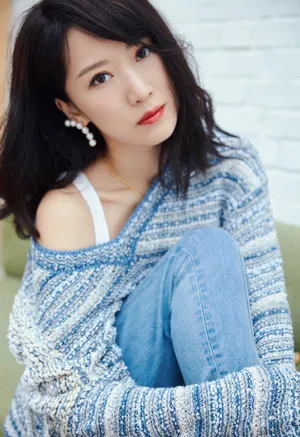 李念清爽甜美写真图片