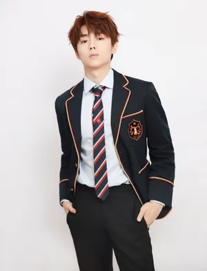 翟子路学院风帅气制服写真图片_5