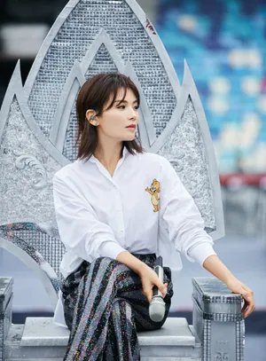 刘涛女王气质雨中彩排图片_7