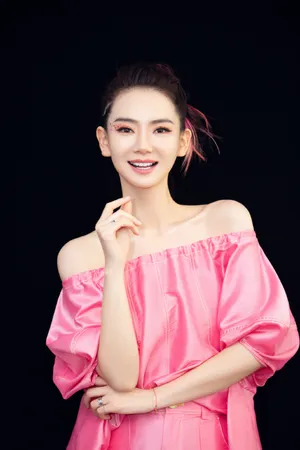 戚薇开年桃花妆性感写真图片_4