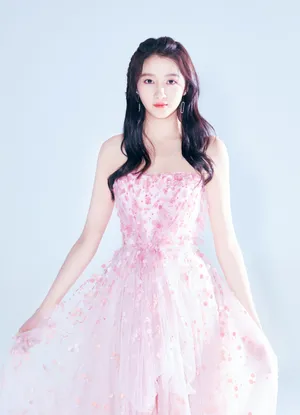 关晓彤粉裙甜美写真图片