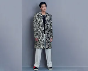 吴亦凡廓形印花风衣帅气写真图片_7
