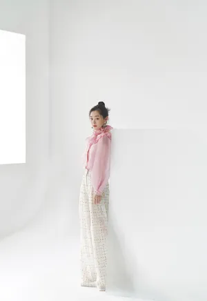 宋轶最新时尚杂志写真图片_2