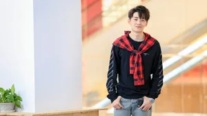 翟子路世界欠我一个初恋剧照图片_2