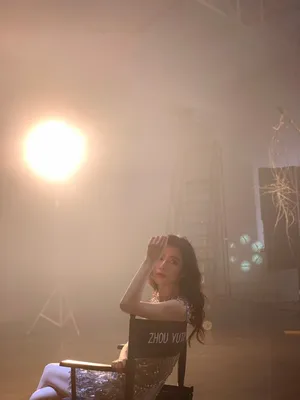 周雨彤朦胧光影写真花絮图片_5