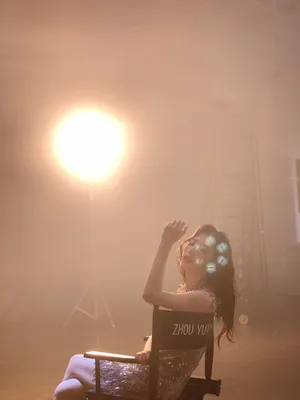 周雨彤朦胧光影写真花絮图片_8
