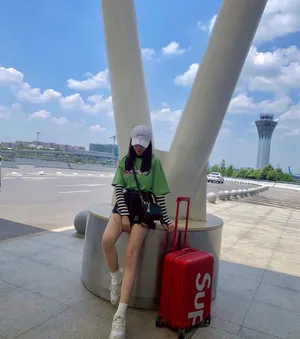 沈梦辰机场街拍图片_1