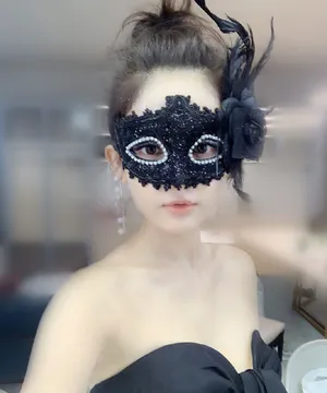 古力娜扎性感面具自拍照图片_2