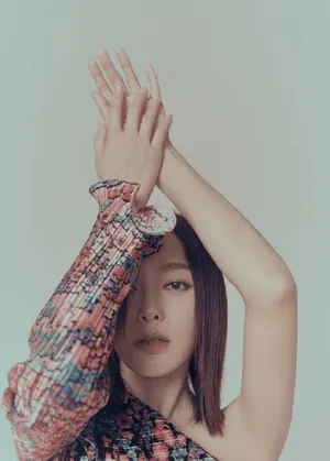 秦岚高贵冷艳时尚写真大片_3