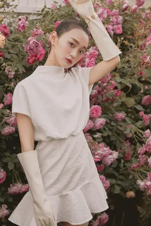 何泓姗美艳动人写真大片_1