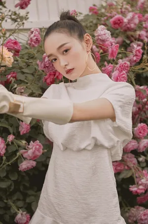 何泓姗美艳动人写真大片_2