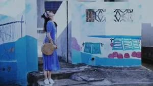 陈瑶甜美古巷旅拍写真图片_6