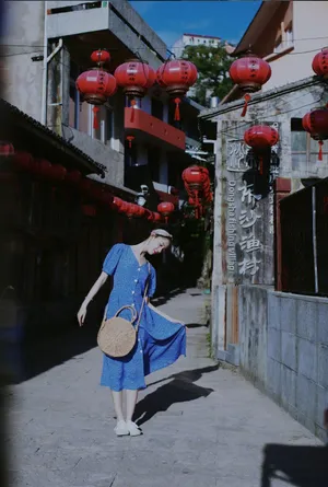 陈瑶甜美古巷旅拍写真图片_7