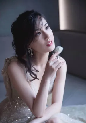 黄圣依深V礼服性感写真图片_2