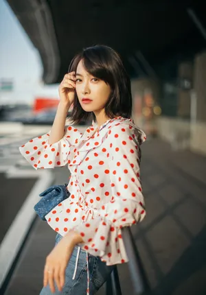 宋茜甜美机场街拍图片