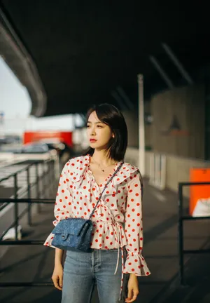 宋茜甜美机场街拍图片_2