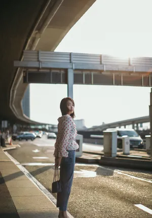 宋茜甜美机场街拍图片_5