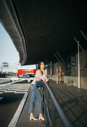 宋茜甜美机场街拍图片_6