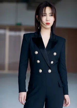 杨紫飒爽帅气写真图片