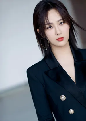 杨紫飒爽帅气写真图片_3