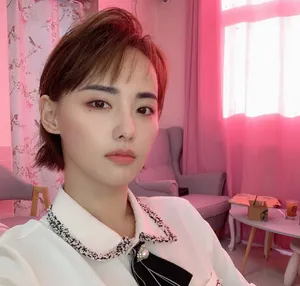 张嘉倪御姐英气范性感自拍照图片