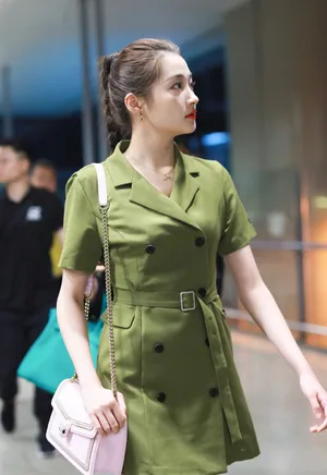 关晓彤清新机场街拍图片_2