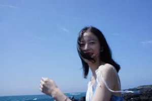 周雨彤夏日清甜海边写真图片_2
